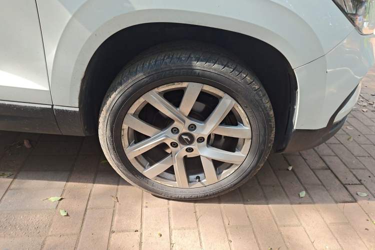Used Jetta VS5 2022 280TSI Automatic Trendy Pro Version Right Front Wheel Hub