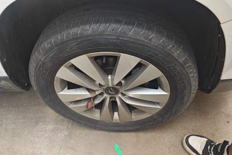 Used Jetta VS5 2022 280TSI Automatic Trendy Pro Version Right Front Wheel Hub