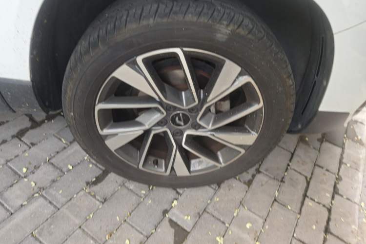 Used Jetta VS5 2022 280TSI Automatic Glory Edition Right Front Wheel Hub