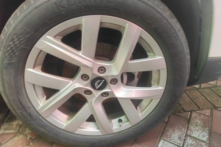 Used Jetta VS5 2022 280TSI Automatic Trendy Pro Version Right Front Wheel Hub