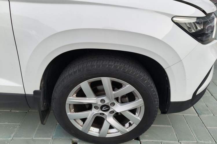 Used Jetta VS5 2022 280TSI Automatic Enjoyment Pro Trim Right Front Wheel Hub