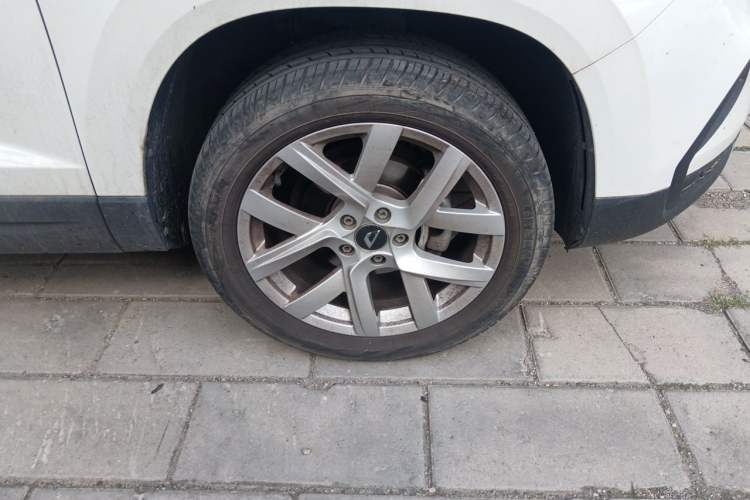 Used Jetta VS5 2022 280TSI Automatic Enjoyment Pro Trim Right Front Wheel Hub