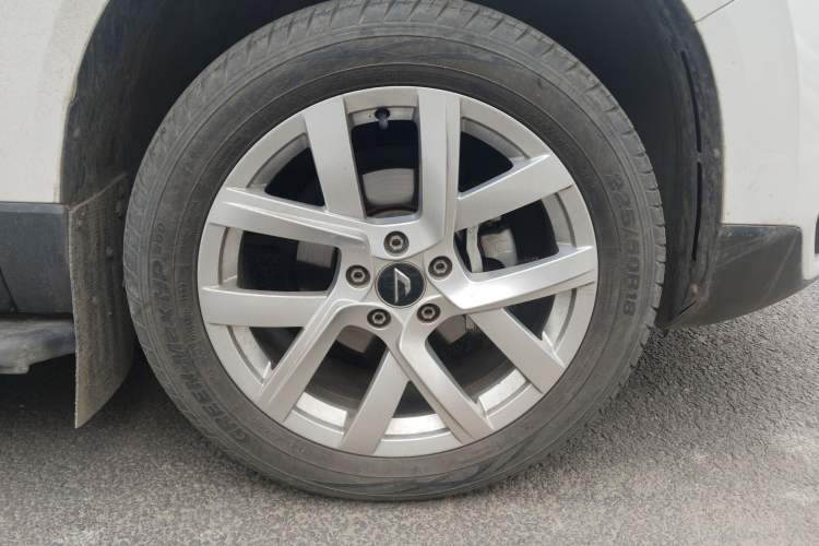 Used Jetta VS5 2022 280TSI Manual Advanced Pro Trim Right Front Wheel Hub