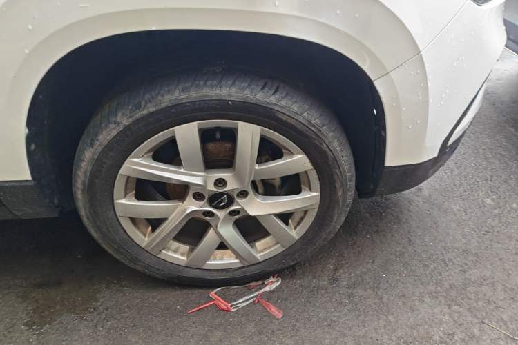 Used Jetta VS5 2022 280TSI Automatic Enjoyment Pro Trim Right Front Wheel Hub