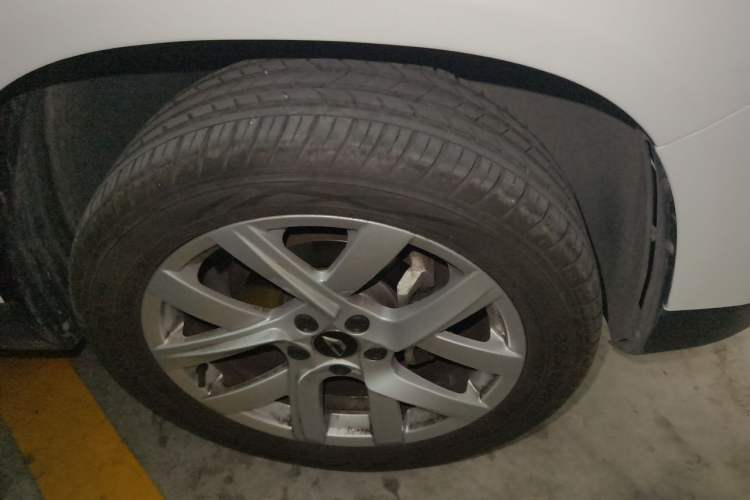 Used Jetta VS5 2022 280TSI Automatic Enjoyment Pro Trim Right Front Wheel Hub