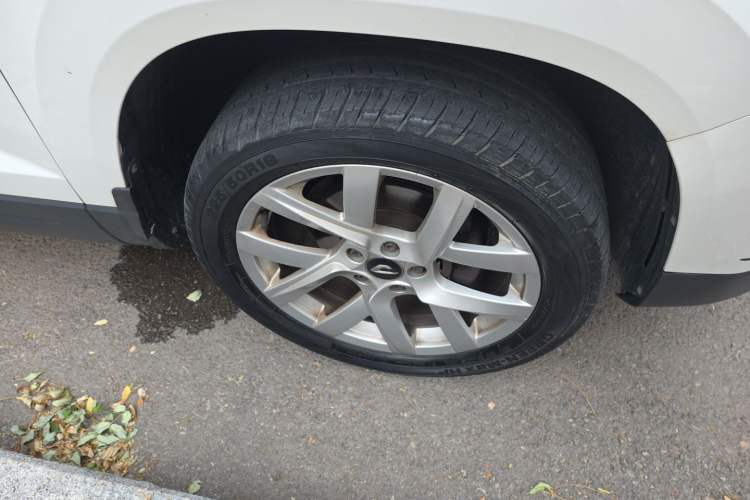 Used Jetta VS5 2022 280TSI Automatic Trendy Pro Version Right Front Wheel Hub