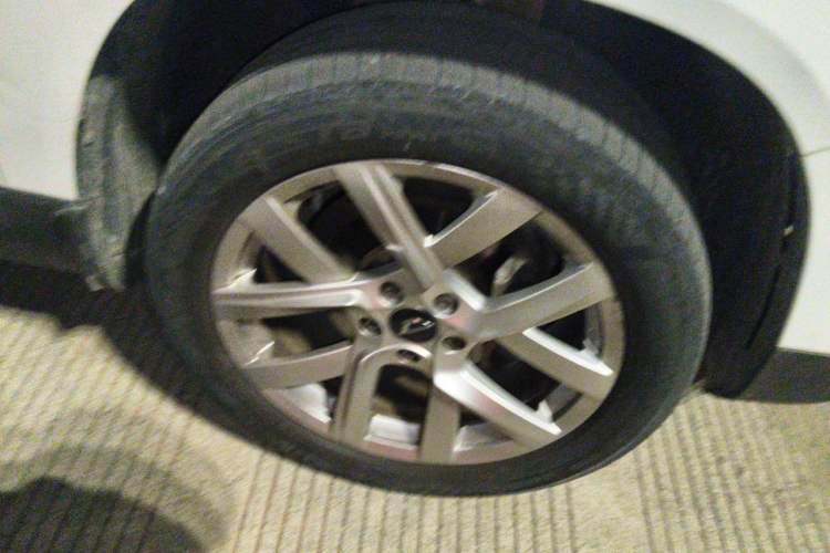 Used Jetta VS5 2022 280TSI Automatic Trendy Pro Version Right Front Wheel Hub