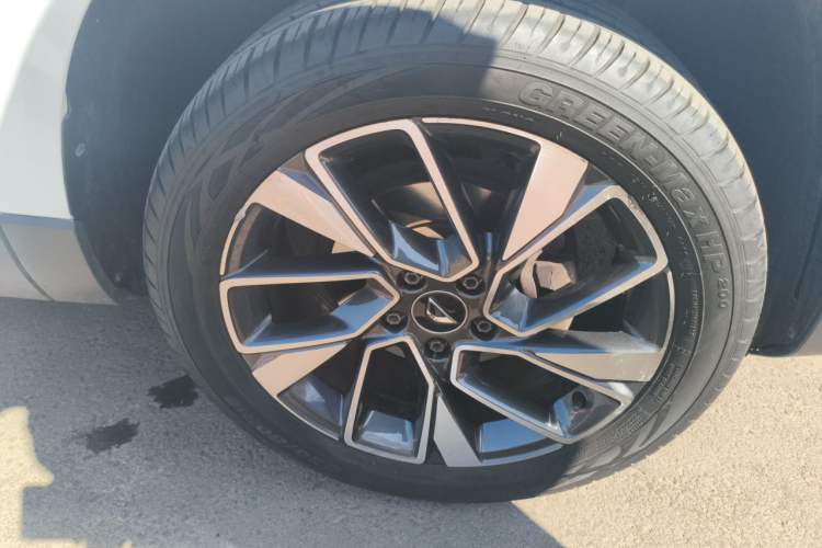 Used Jetta VS5 2022 280TSI Automatic Glory Pro Right Front Wheel Hub