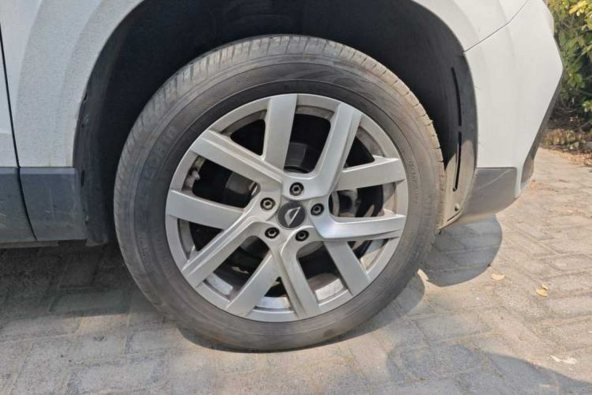Used Jetta VS5 2022 280TSI Automatic Trendy Pro Version Right Front Wheel Hub