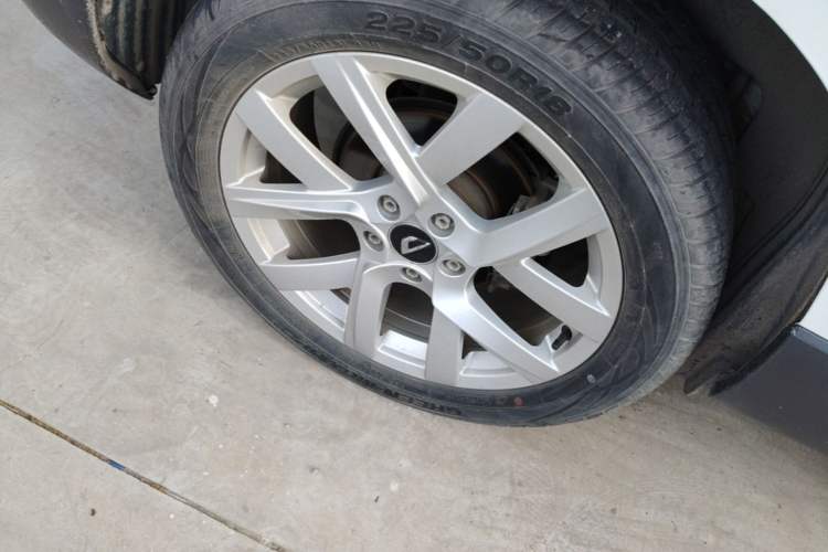 Used Jetta VS5 2022 280TSI Automatic Trendy Pro Version Right Rear Wheel Hub