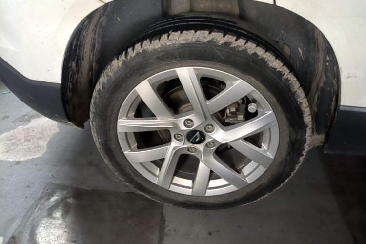 Used Jetta VS5 2022 280TSI Manual Advanced Pro Trim Right Rear Wheel Hub