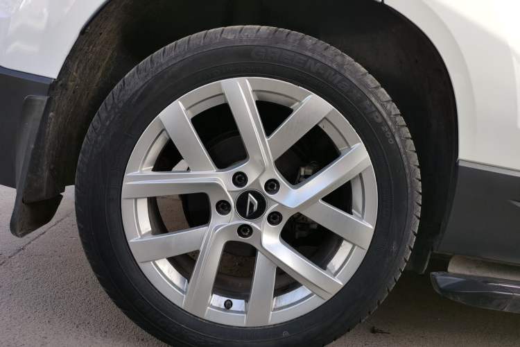 Used Jetta VS5 2022 280TSI Manual Advanced Trim Right Rear Wheel Hub