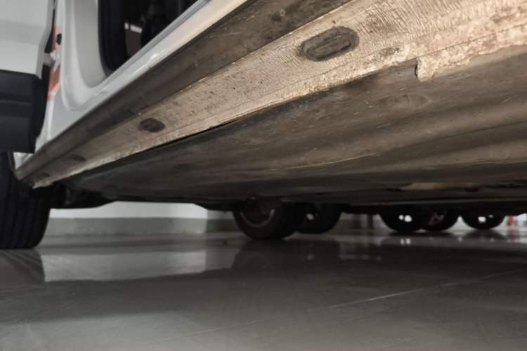 Used Jetta VS5 2022 280TSI Automatic Trendy Pro Version Right Side Sill