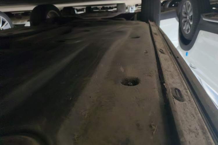 Used Jetta VS5 2022 280TSI Automatic Trend Edition Right Side Sill