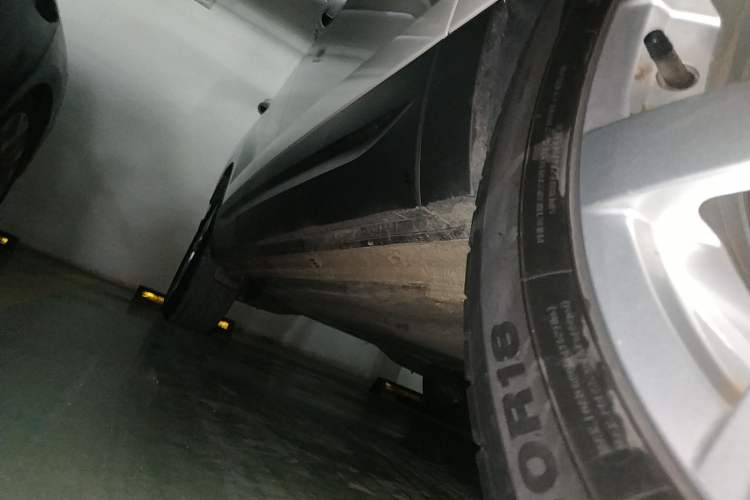 Used Jetta VS5 2022 280TSI Automatic Trend Edition Right Side Sill