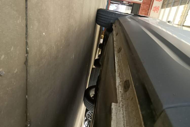 Used Jetta VS5 2022 280TSI Manual Advanced Trim Right Side Sill