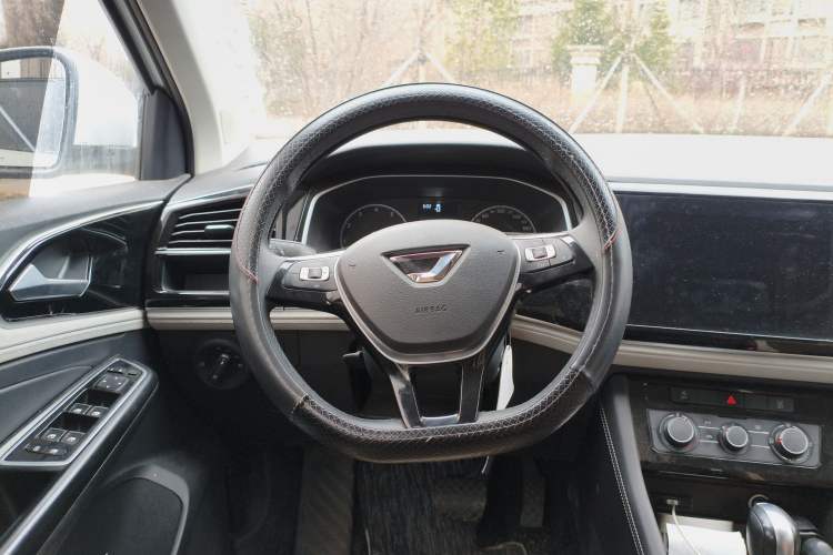 Used Jetta VS5 2022 280TSI Automatic Trend Edition Steering Wheel
