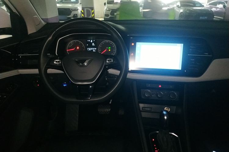 Used Jetta VS5 2022 280TSI Automatic Trend Edition Steering Wheel