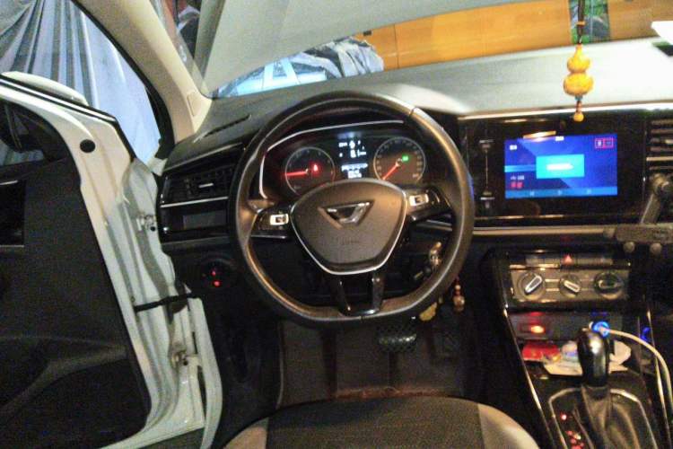 Used Jetta VS5 2022 280TSI Automatic Trendy Pro Version Steering Wheel
