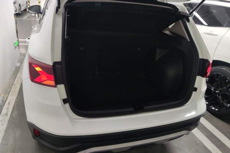 Used Jetta VS5 2022 280TSI Automatic Glory Pro Trunk