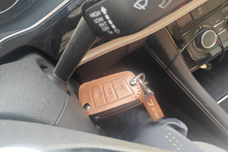 Used Jetta VS5 2022 280TSI Manual Advanced Trim Vehicle Key