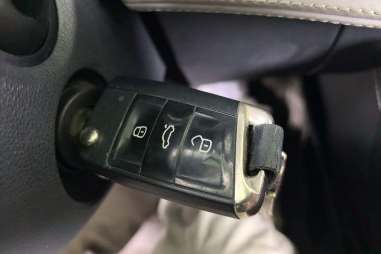Used Jetta VS5 2022 280TSI Manual Advanced Trim Vehicle Key