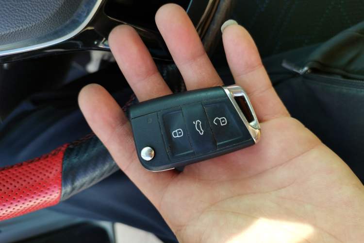 Used Jetta VS5 2022 280TSI Manual Advanced Trim Vehicle Key