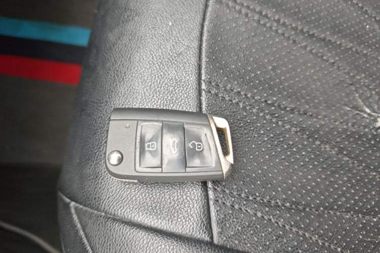 Used Jetta VS5 2022 280TSI Manual Advanced Trim Vehicle Key