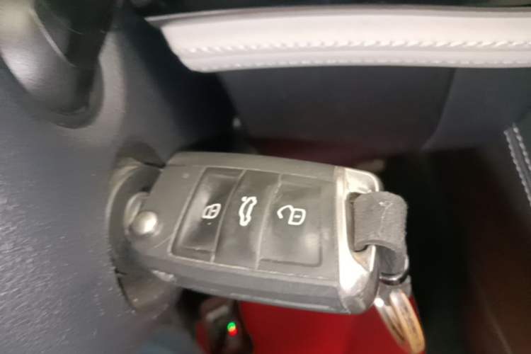 Used Jetta VS5 2022 280TSI Manual Advanced Trim Vehicle Key