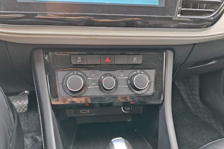 Used Jetta VS5 2023 280TSI Automatic Trend Edition Audio And AC Panel