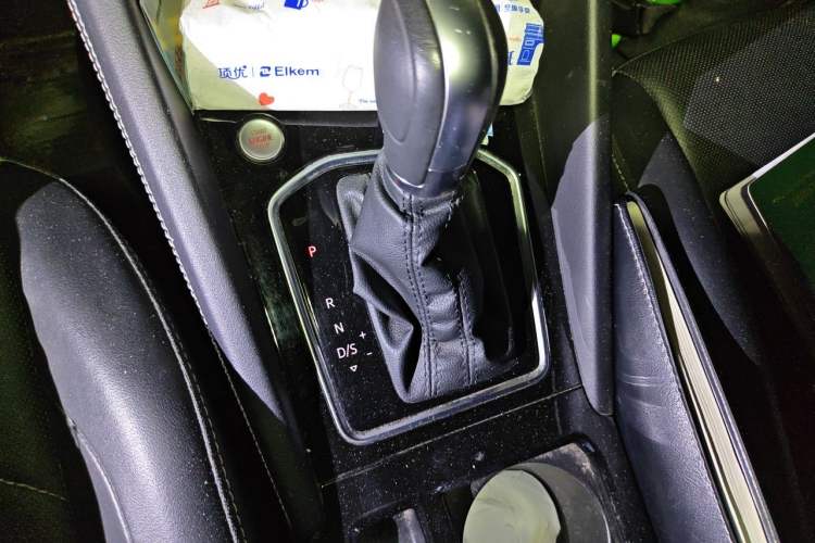 Used Jetta VS5 2023 280TSI Automatic Trend Edition Gear Lever