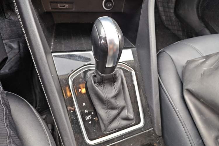 Used Jetta VS5 2023 280TSI Automatic Trend Edition Gear Lever