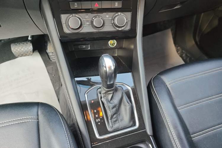 Used Jetta VS5 2023 280TSI Automatic Trend Edition Gear Lever