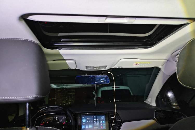 Used Jetta VS5 2023 280TSI Automatic Trend Edition Headliner