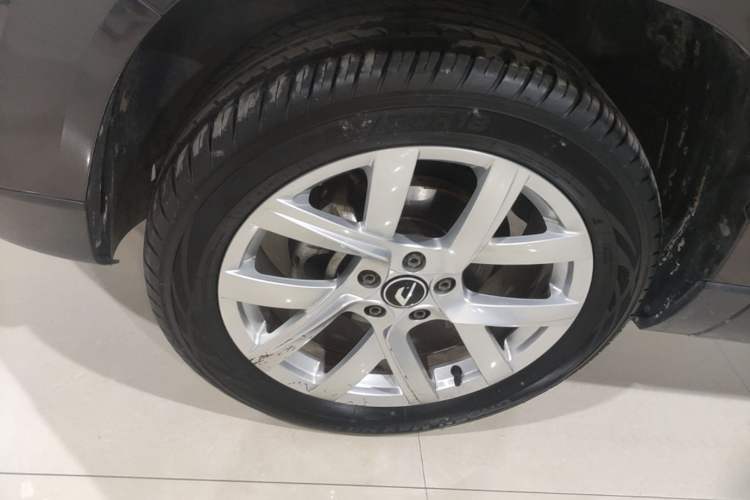 Used Jetta VS5 2023 280TSI Automatic Trend Edition Left Front Wheel Hub