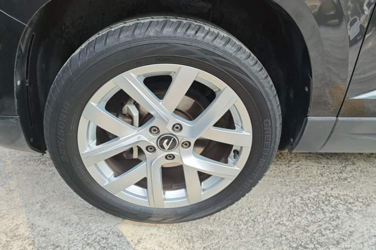 Used Jetta VS5 2023 280TSI Automatic Trend Edition Left Front Wheel Hub