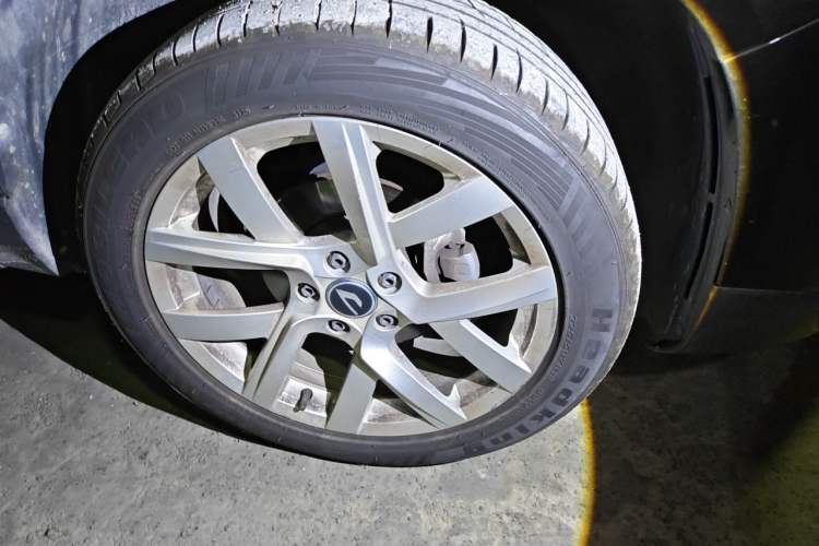 Used Jetta VS5 2023 280TSI Automatic Trend Edition Right Front Wheel Hub