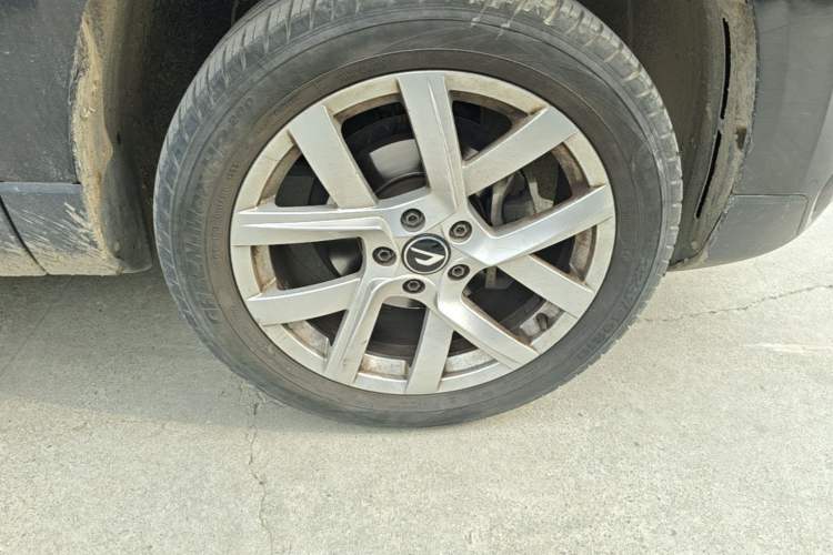 Used Jetta VS5 2023 280TSI Automatic Trend Edition Right Front Wheel Hub