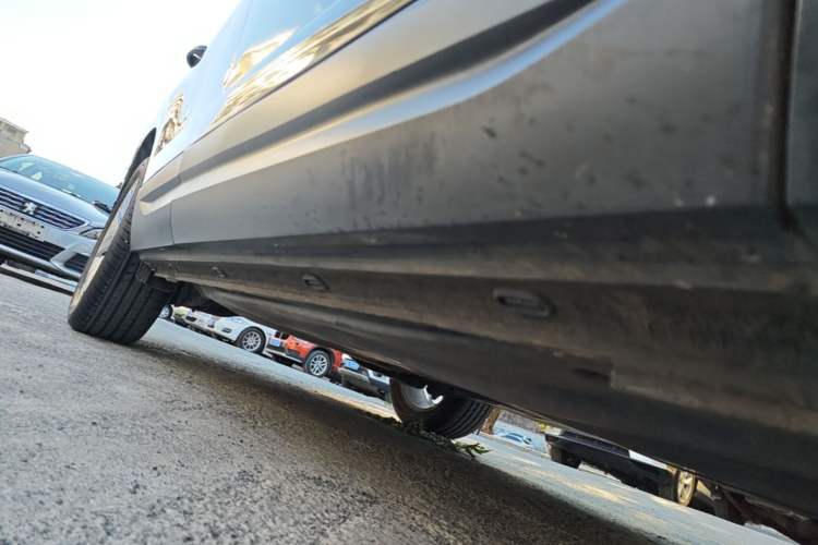 Used Jetta VS5 2023 280TSI Automatic Trend Edition Right Side Sill