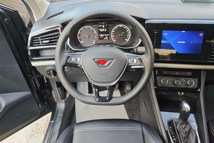 Used Jetta VS5 2023 280TSI Automatic Trend Edition Steering Wheel