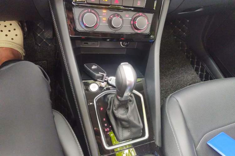 Used Jetta VS5 2023 280TSI Automatic Enjoyment Model Gear Lever