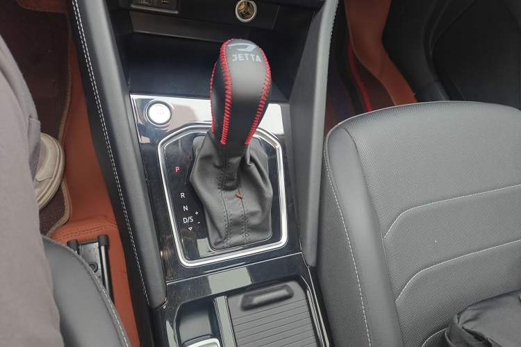 Used Jetta VS5 2023 280TSI Automatic Enjoyment Model Gear Lever