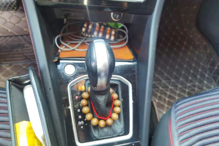 Used Jetta VS5 2023 280TSI Automatic Glory Edition Gear Lever