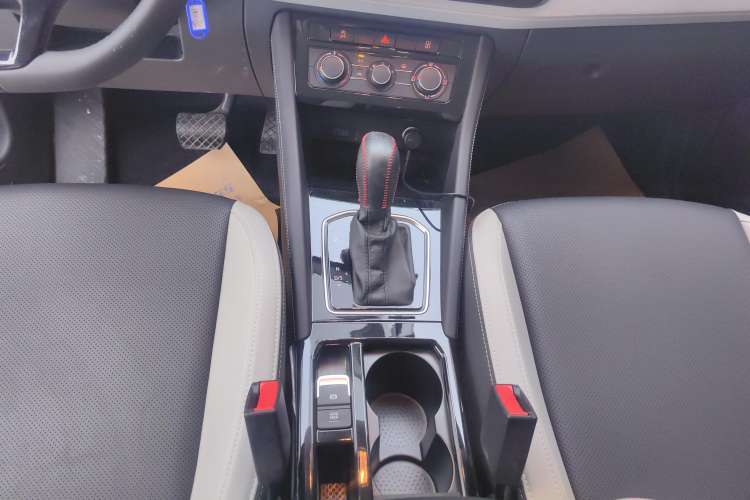 Used Jetta VS5 2023 280TSI Automatic Trend Edition Gear Lever