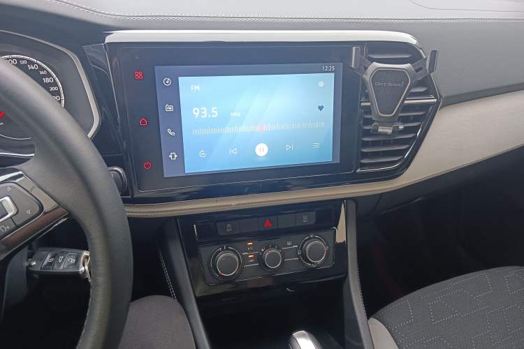 Used Jetta VS5 2023 280TSI Automatic Trend Edition Audio And AC Panel