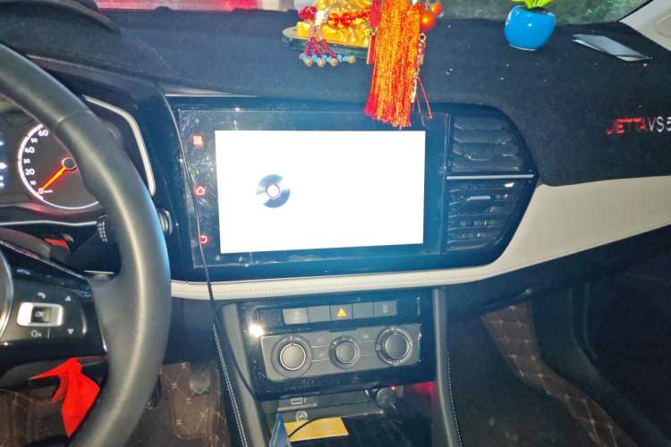 Used Jetta VS5 2023 280TSI Automatic Trend Edition Audio And AC Panel