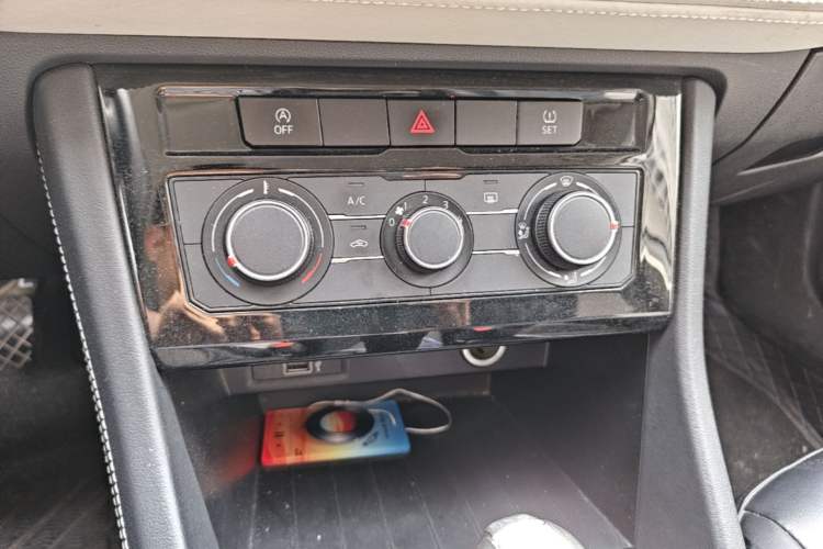 Used Jetta VS5 2023 280TSI Automatic Trend Edition Audio And AC Panel