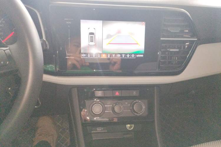 Used Jetta VS5 2023 280TSI Automatic Trend Edition Audio And AC Panel