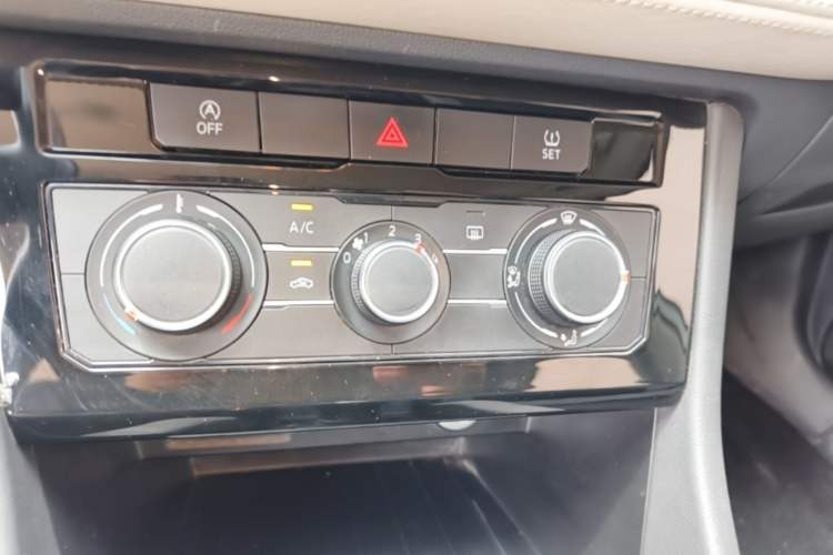 Used Jetta VS5 2023 280TSI Automatic Trend Edition Audio And AC Panel
