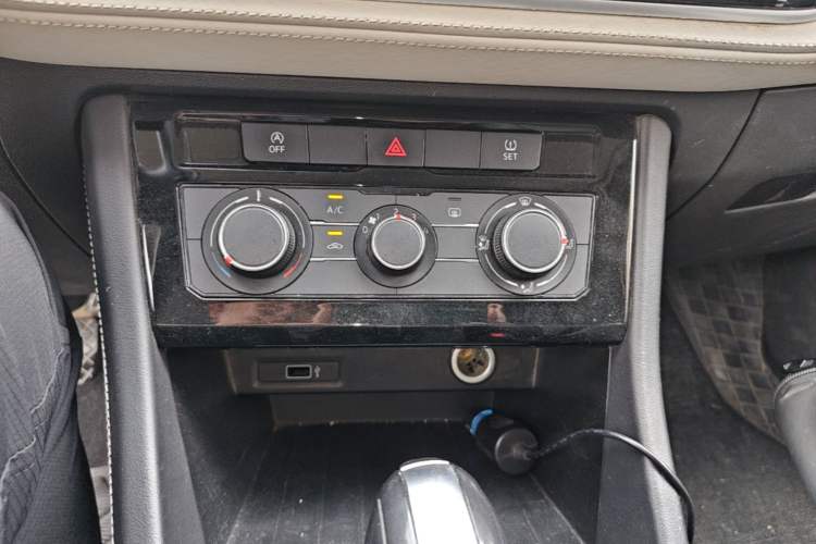 Used Jetta VS5 2023 280TSI Automatic Trend Edition Audio And AC Panel
